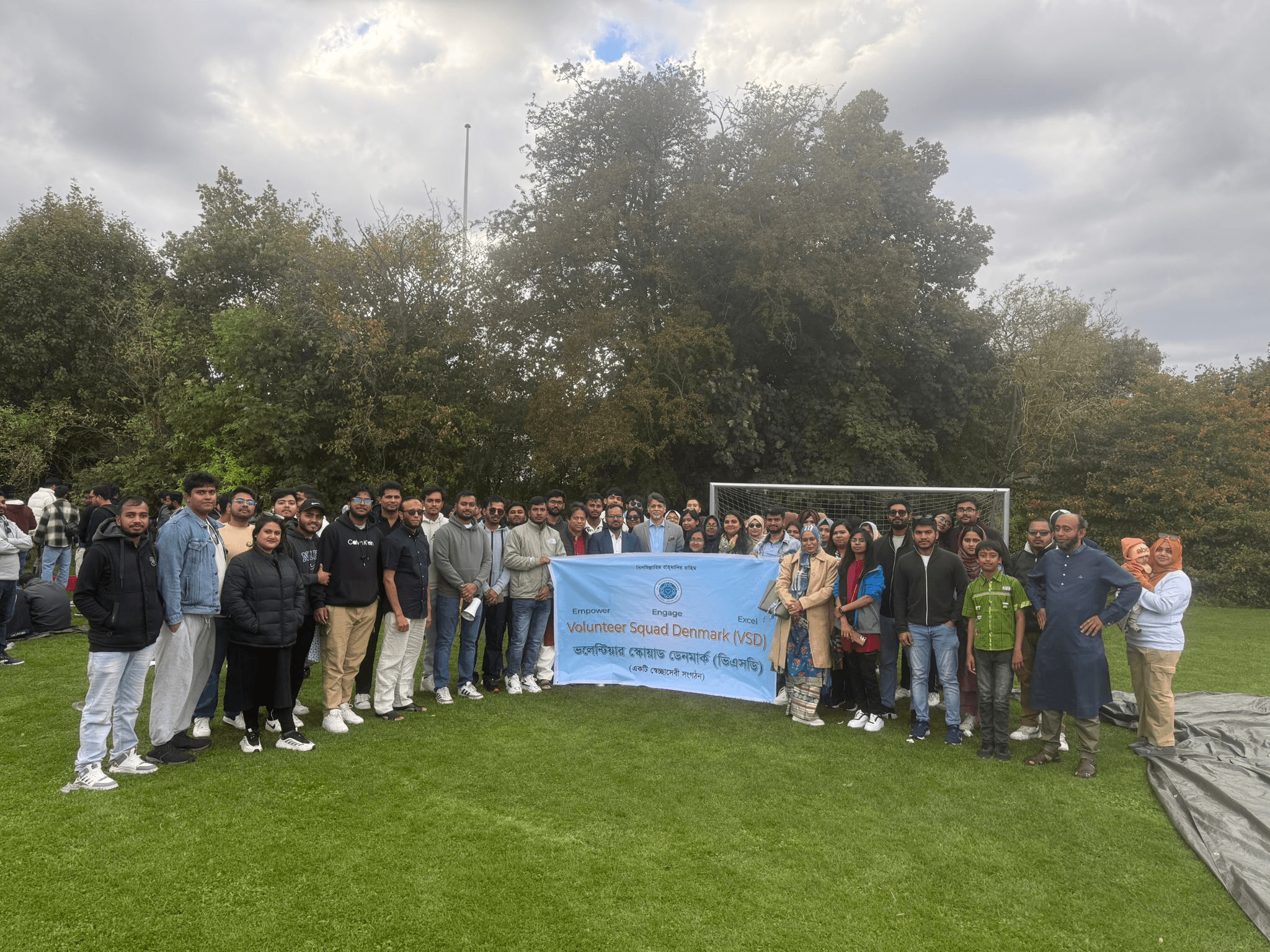 Volunteer Squad Denmark community get together group photo outdoors